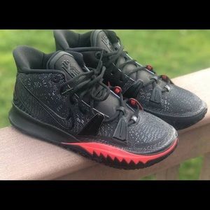 I am selling Nike kyree universal red and black